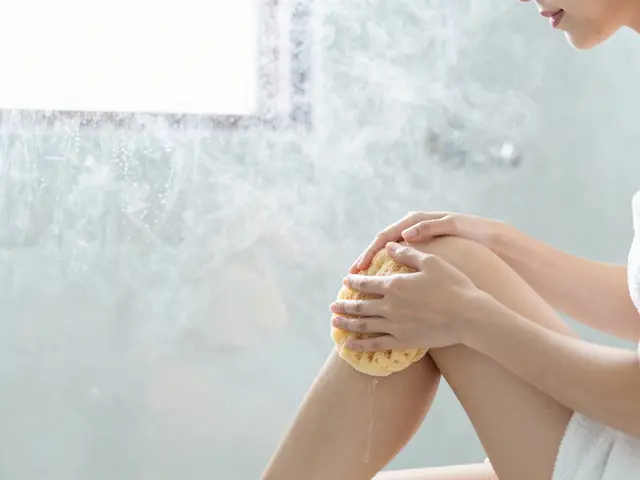 Jak se správně holit, aby nevznikaly pupínky a zarostlé chloupky